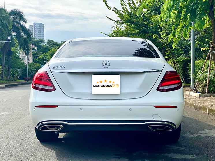 Mercedes E250 2017 màu Trắng nội thất Nâu biển Sài Gòn mới lăn bánh 15. ...