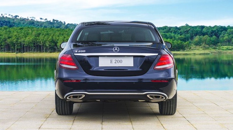 So sánh Mercedes E200 và Mercedes E300 AMG 2021 nên chọn mua xe nào?