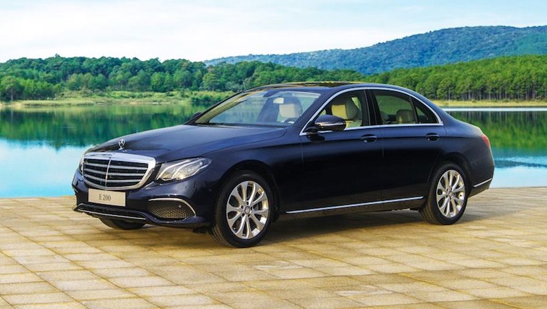 So sánh Mercedes E200 và Mercedes E300 AMG 2021 nên chọn mua xe nào?
