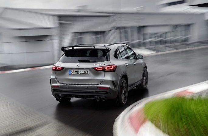 Đánh giá xe Mercedes-AMG GLA 45 4MATIC 2021