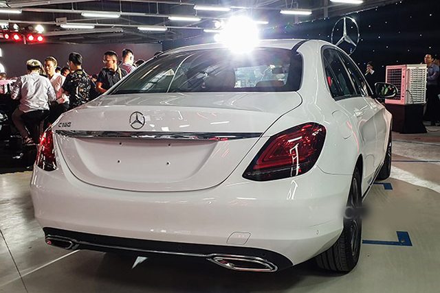 Đánh giá xe Mercedes-Benz C180 2021