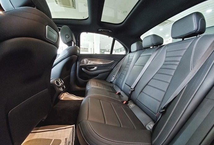 Đánh giá xe Mercedes-Benz E300 AMG 2021