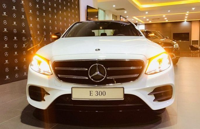 So sánh Mercedes E200 và Mercedes E300 AMG 2021 nên chọn mua xe nào?