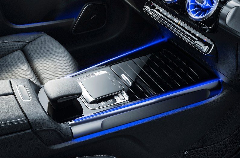 Đánh giá xe Mercedes-Benz GLB 200 AMG 2021