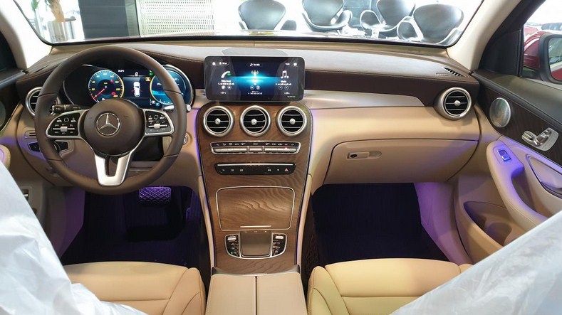 Đánh giá Mercedes-Benz GLC 200 4Matic 2021