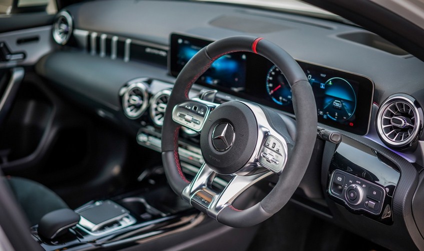 Đánh giá xe Mercedes-AMG A 35 4Matic 2021