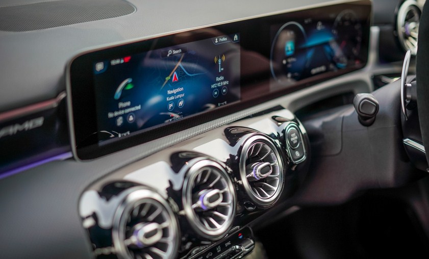 Đánh giá xe Mercedes-AMG A 35 4Matic 2021