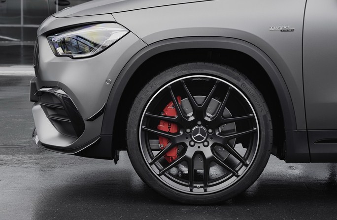 Đánh giá xe Mercedes-AMG GLA 45 4MATIC 2021