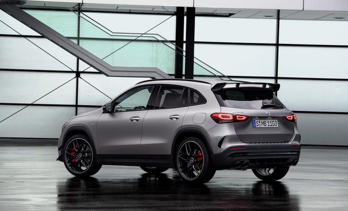 Đánh giá xe Mercedes-AMG GLA 45 4MATIC 2021