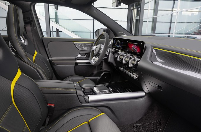 Đánh giá xe Mercedes-AMG GLA 45 4MATIC 2021