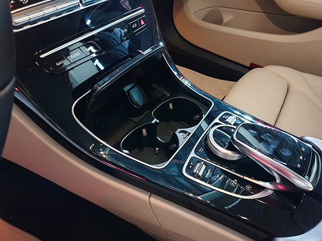 Đánh giá xe Mercedes-Benz C180 2021