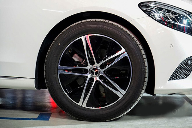 Đánh giá xe Mercedes-Benz C180 2021