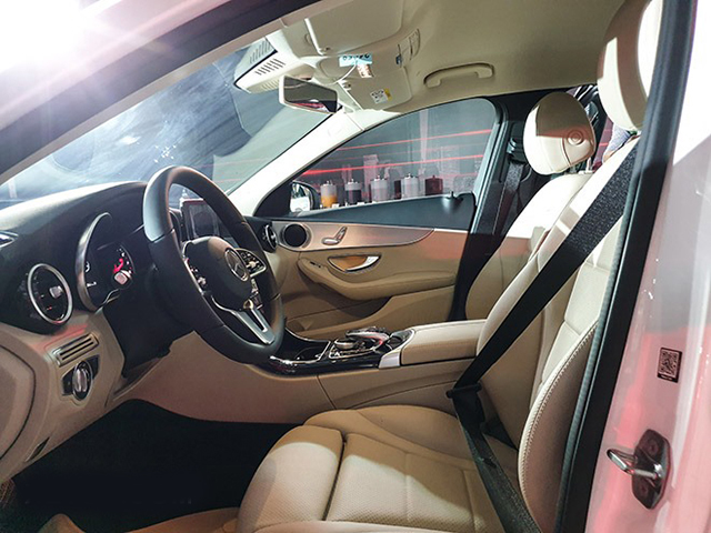 Đánh giá xe Mercedes-Benz C180 2021