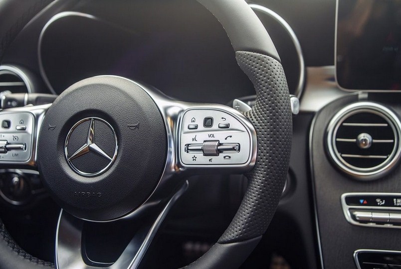 Đánh giá xe Mercedes-Benz C300 AMG 2021