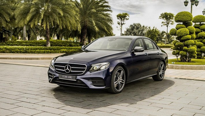 So sánh Mercedes E200 và Mercedes E300 AMG 2021 nên chọn mua xe nào?