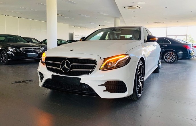 So sánh Mercedes E200 và Mercedes E300 AMG 2021 nên chọn mua xe nào?