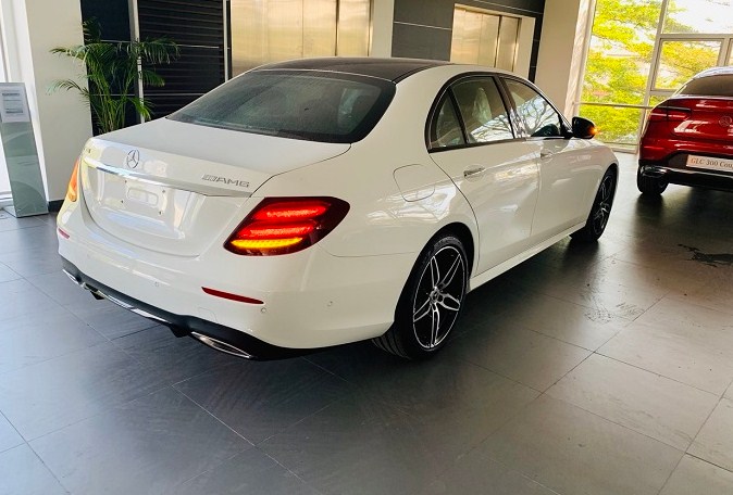 Đánh giá xe Mercedes-Benz E300 AMG 2021