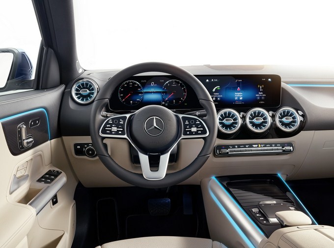 Đánh giá xe Mercedes-Benz GLA 200 2021