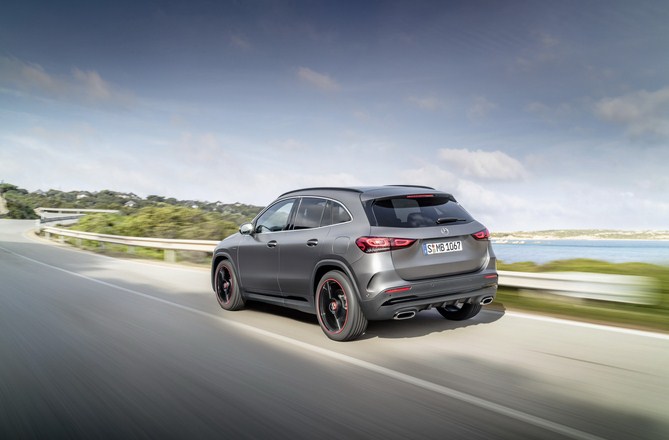 Đánh giá xe Mercedes-Benz GLA 250 4MATIC 2021