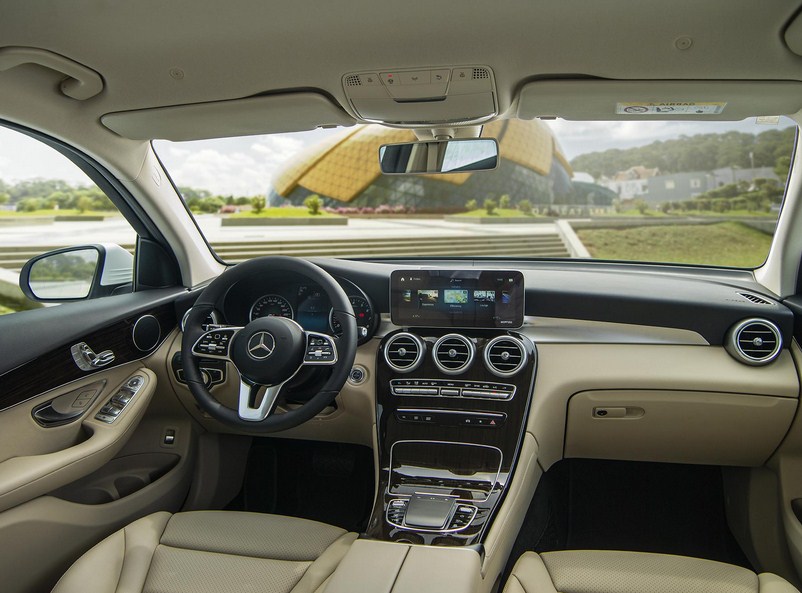 Đánh giá xe Mercedes-Benz GLC 200 2021