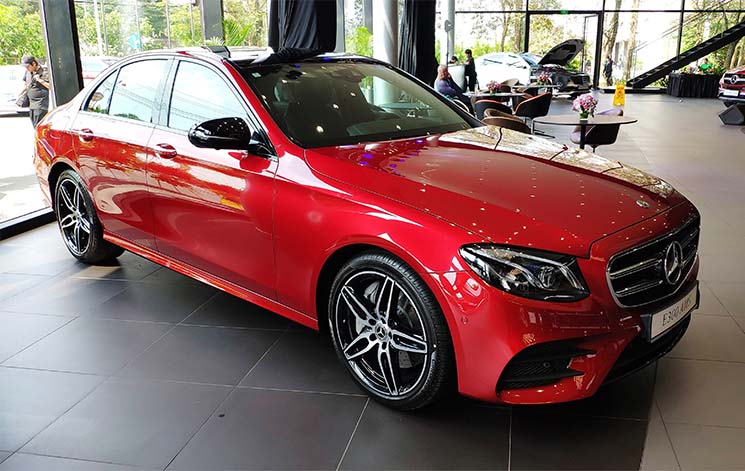 Mercedes E300 AMG 2020 màu Đỏ