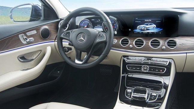 Đánh giá xe Mercedes-Benz E200 2017