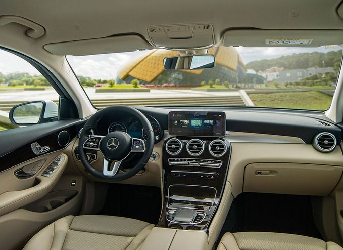 Đánh giá xe Mercedes-Benz GLC 200 2020