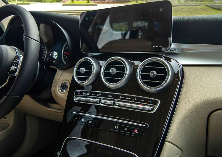 Đánh giá xe Mercedes-Benz GLC 200 2020