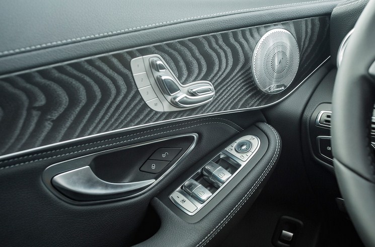 Đánh giá xe Mercedes-Benz GLC 300 4Matic 2017