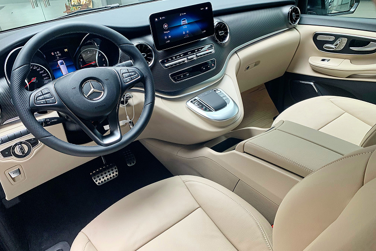 Đánh giá xe Mercedes-Benz V250 AMG 2020