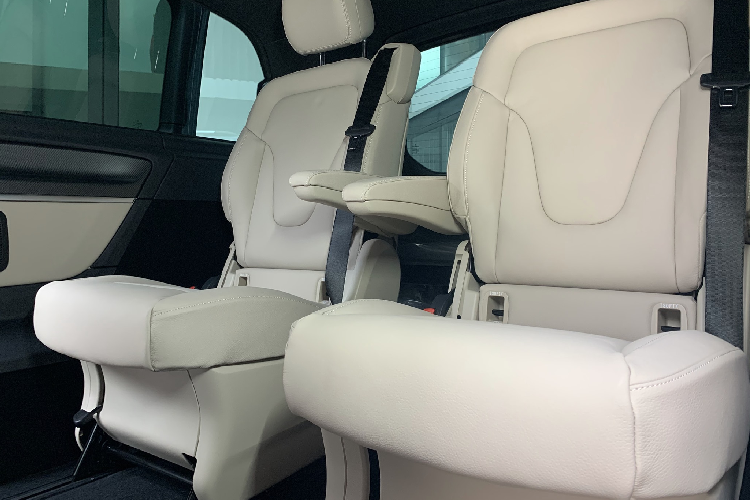 Đánh giá xe Mercedes-Benz V250 AMG 2020