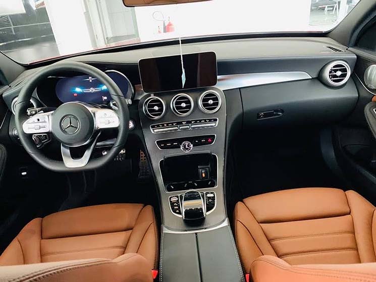 Đánh giá Mercedes-Benz C300 AMG 2020