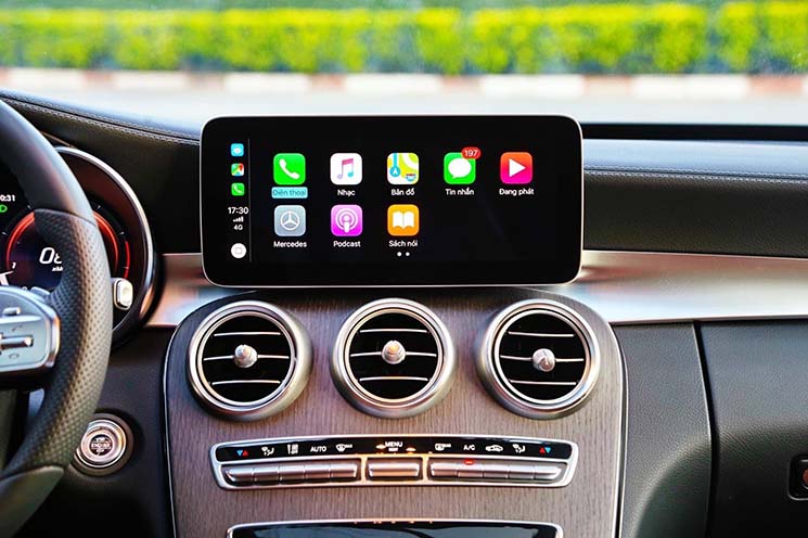 Đánh giá Mercedes-Benz C300 AMG 2020