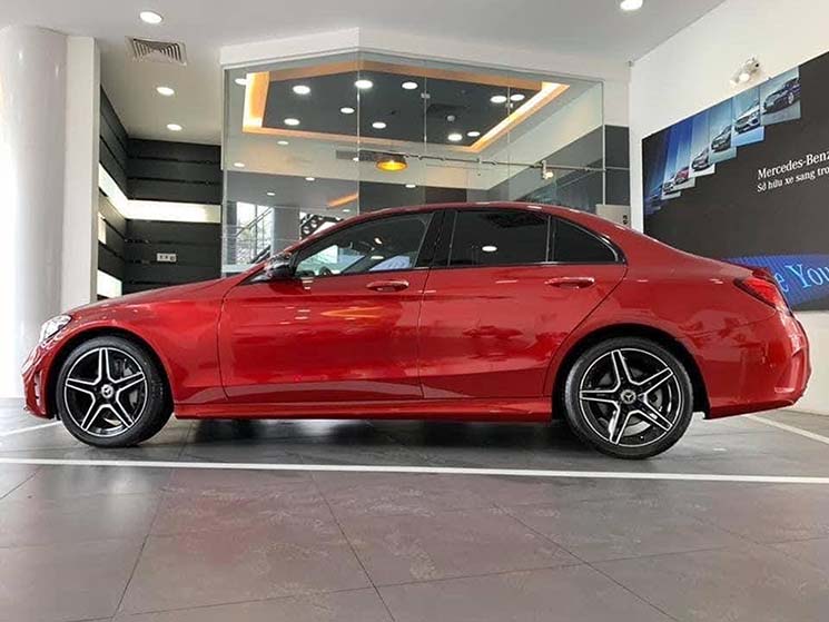 Đánh giá Mercedes-Benz C300 AMG 2020