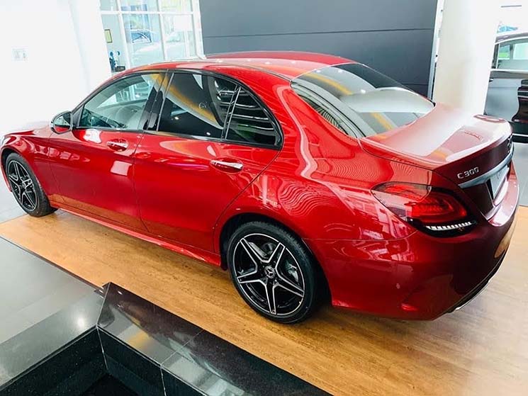 Đánh giá Mercedes-Benz C300 AMG 2020