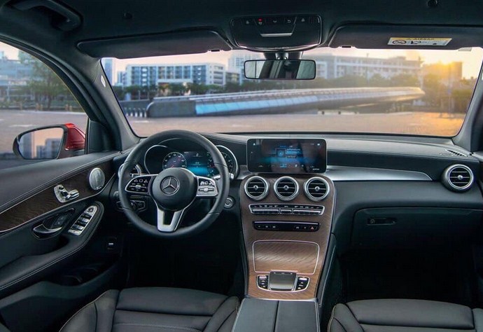 Đánh giá xe Mercedes-Benz GLC 200 4Matic 2020