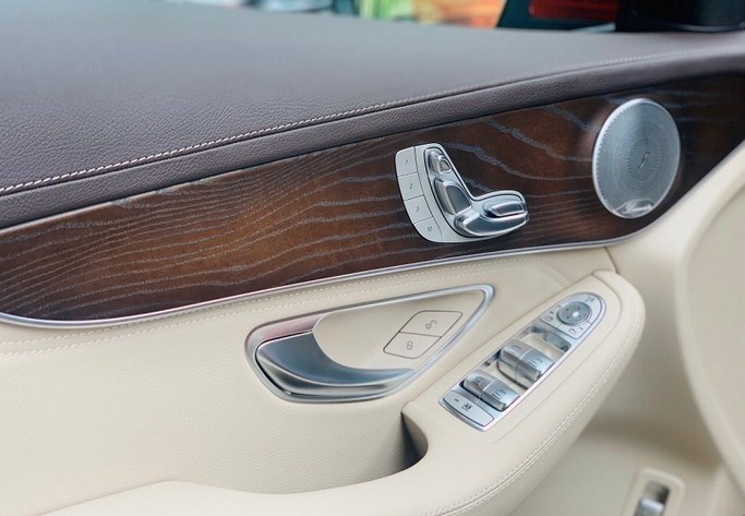 Đánh giá xe Mercedes-Benz GLC 200 4Matic 2020